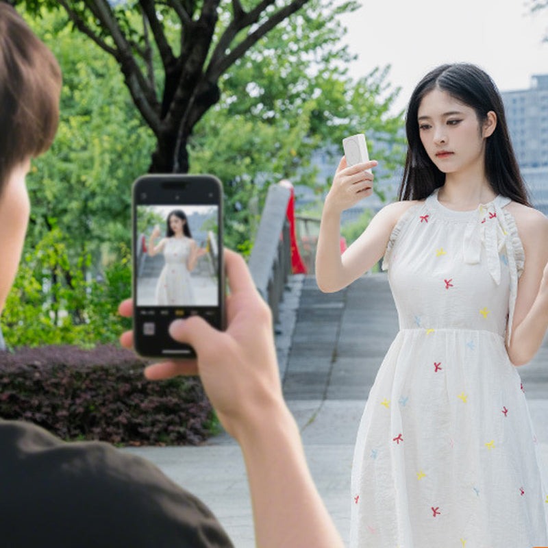 Magnetic Wireless Selfie Screen for Rear Camera
